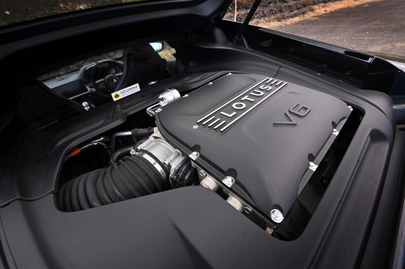 エミーラV6は使い慣れたトヨタ製の3.5リッターV6スーパーチャージャーを積む。6速MT仕様のスペックは405PS/420Nm。AT仕様はトルクが10Nmアップした430Nmとなる。