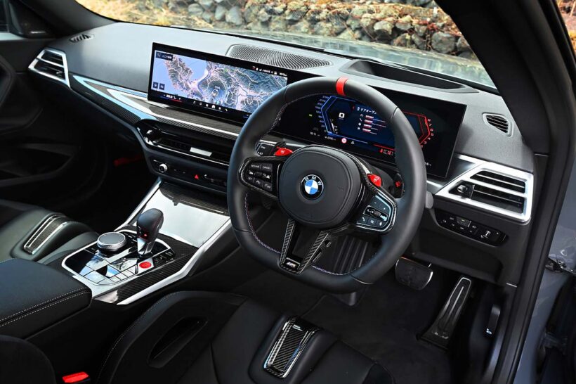 第2世代となる現行M2は、ボディが大型化するとともにAWDとなったM3／M4に代わる、Mモデルの根源的な価値を受け継ぐクルマとしていま注目が集まる。試乗車は本文にあるMレーストラックパッケージなどのオプションを装着、総額1341万9000円の個体。タイヤサイズは前275/35R19、後285/30R20で、銘柄はミシュラン・パイロットスポーツカップ2だ。