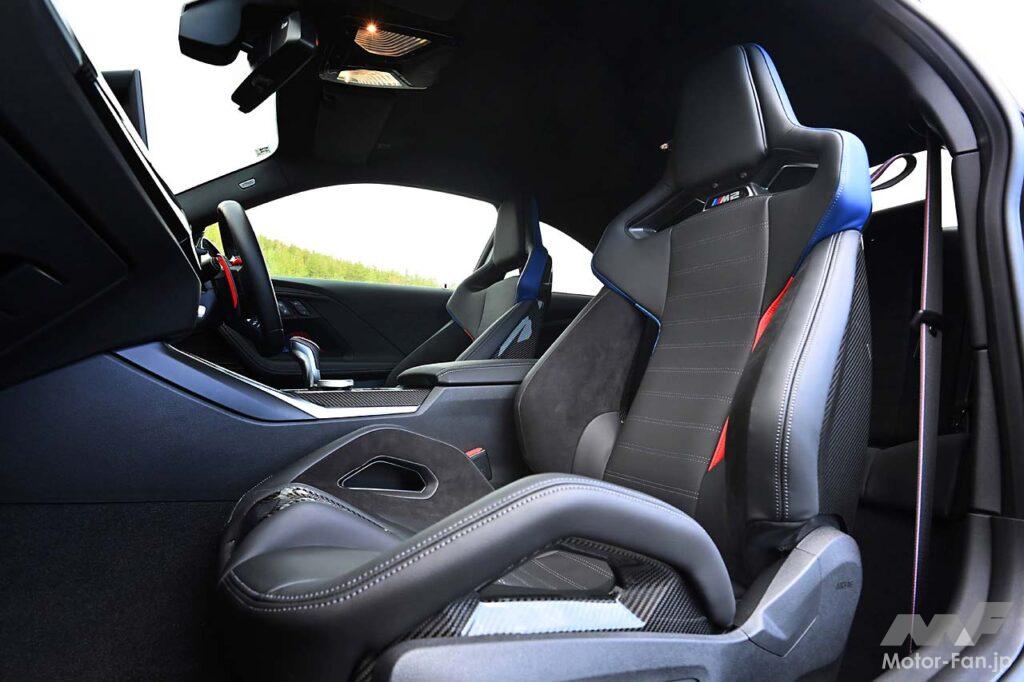 第2世代となる現行M2は、ボディが大型化するとともにAWDとなったM3/M4に代わる、Mモデルの根源的な価値を受け継ぐクルマとしていま注目が集まる。試乗車は本文にあるMレーストラックパッケージなどのオプションを装着、総額1341万9000円の個体。タイヤサイズは前275/35R19、後285/30R20で、銘柄はミシュラン・パイロットスポーツカップ2だ。