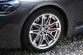 第2世代となる現行M2は、ボディが大型化するとともにAWDとなったM3／M4に代わる、Mモデルの根源的な価値を受け継ぐクルマとしていま注目が集まる。試乗車は本文にあるMレーストラックパッケージなどのオプションを装着、総額1341万9000円の個体。タイヤサイズは前275/35R19、後285/30R20で、銘柄はミシュラン・パイロットスポーツカップ2だ。