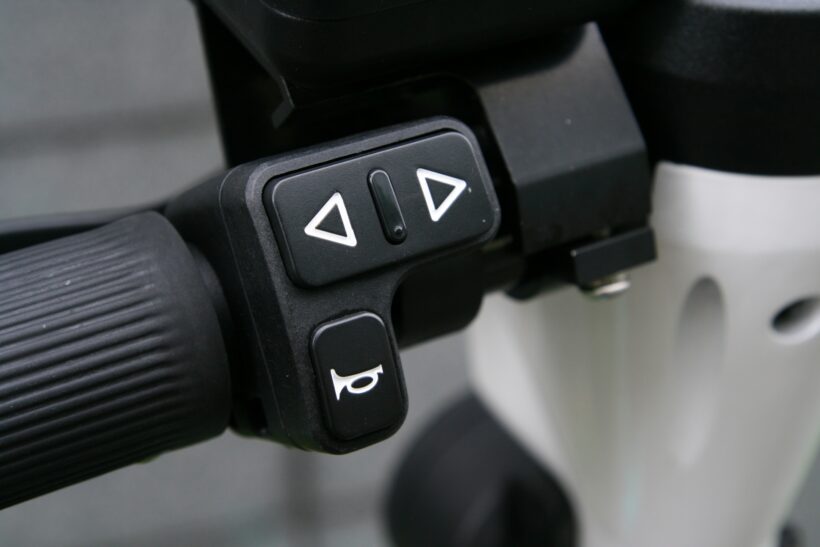 電動キックボードのハンドル