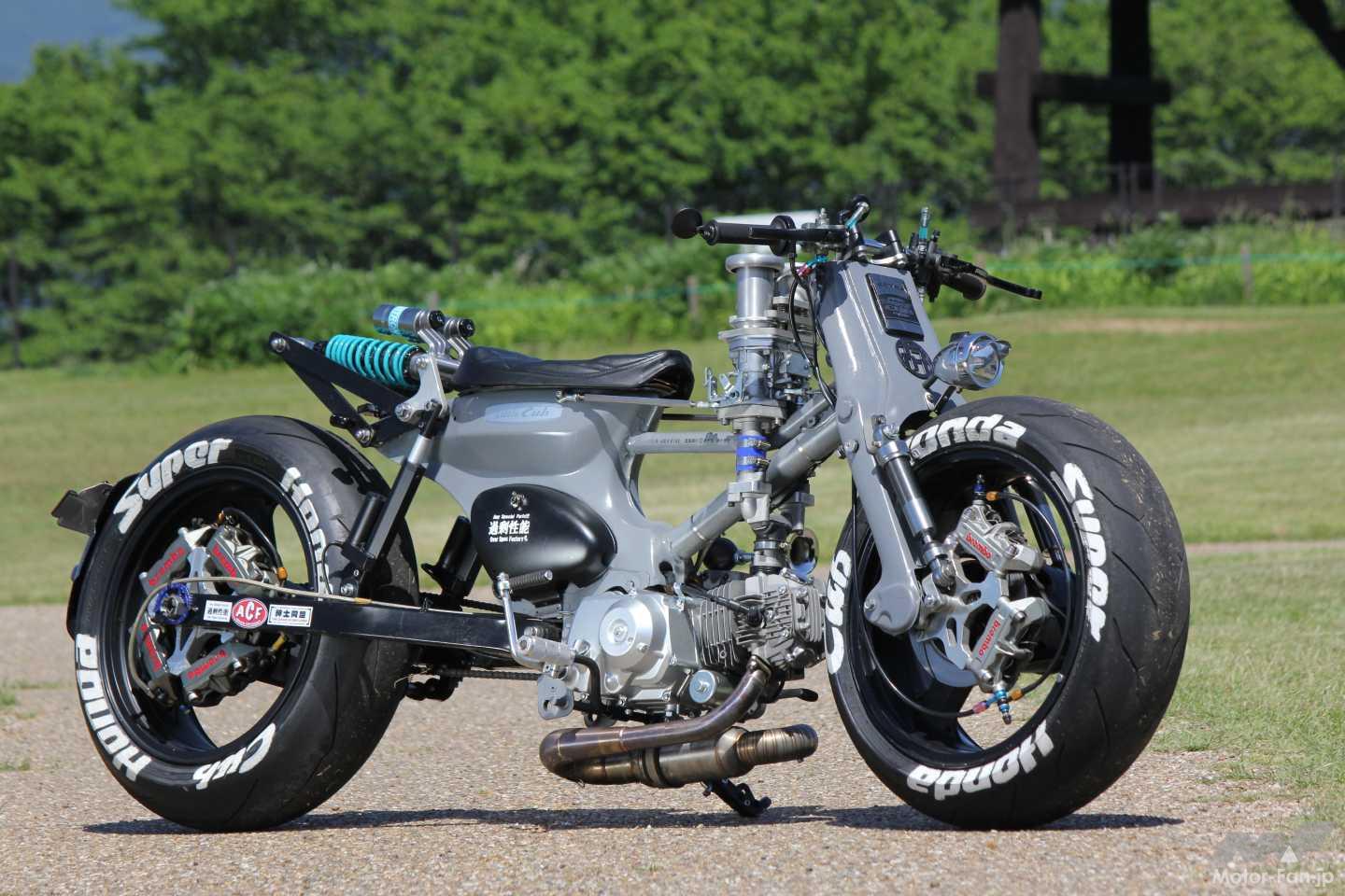 四輪用ダウンドラフトを125ccで!?】ZX-12Rホイールまで投入した“過剰