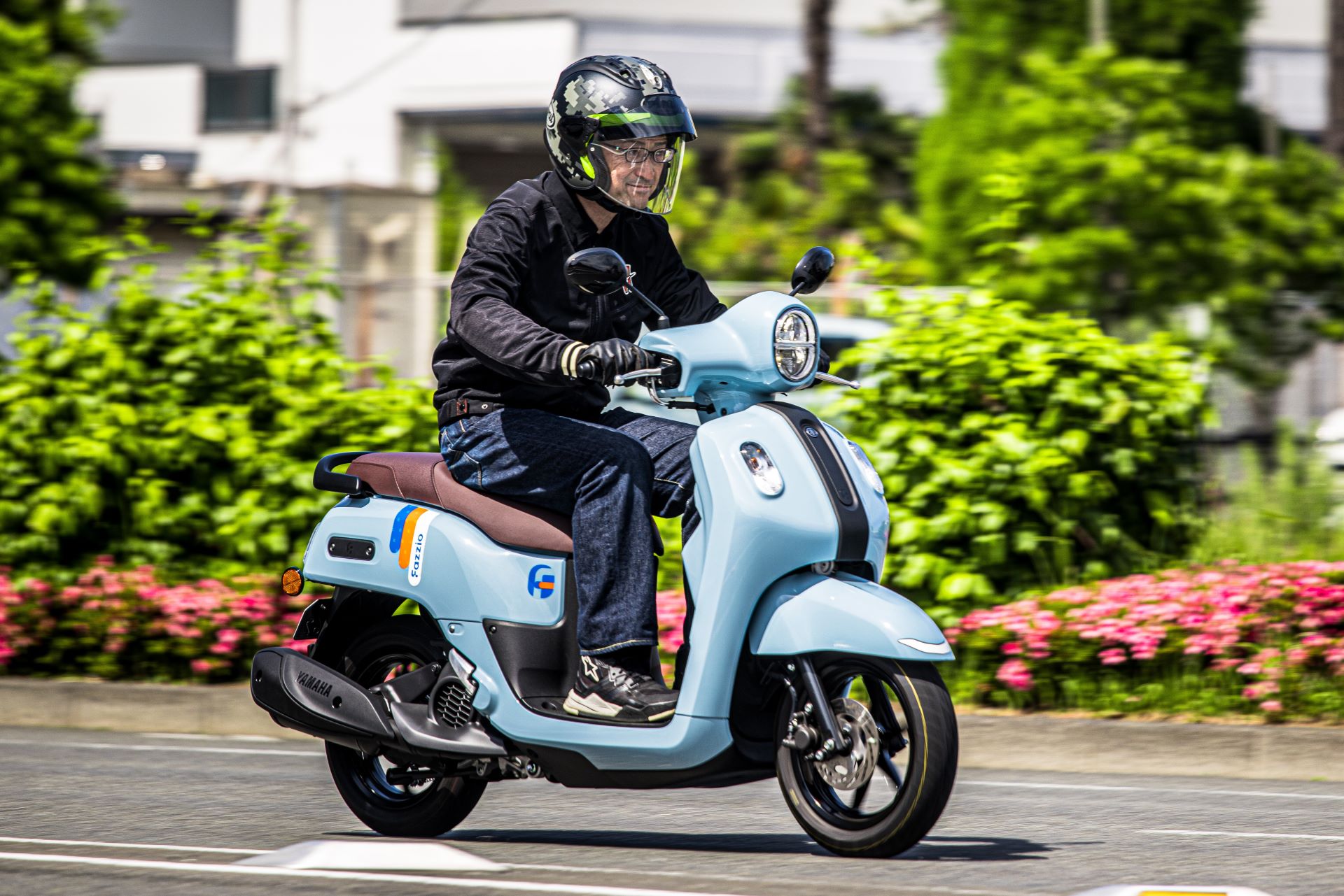 ヤマハのかわいい系新型スクーター、Fazzio。ダッシュ力は水冷エンジン