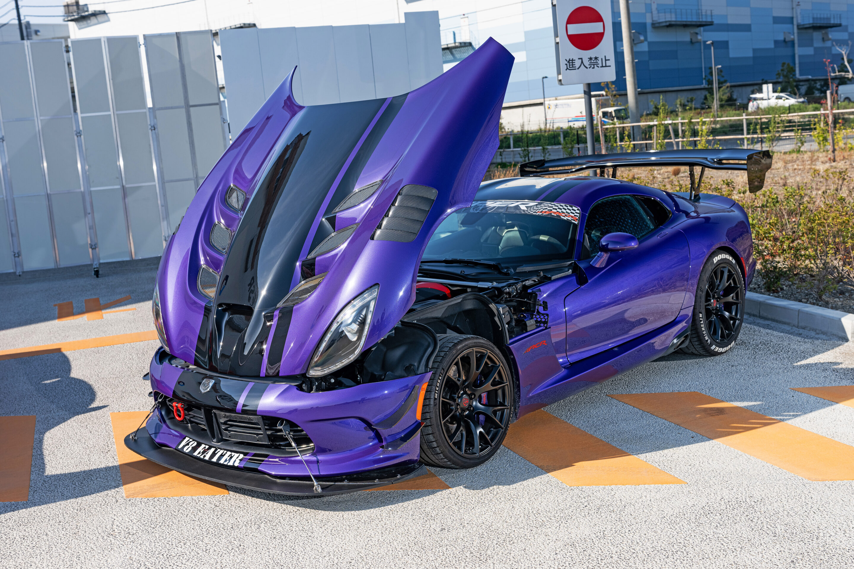 V8喰い”の異名は伊達じゃない！」650馬力V10が支配する最終型バイパー