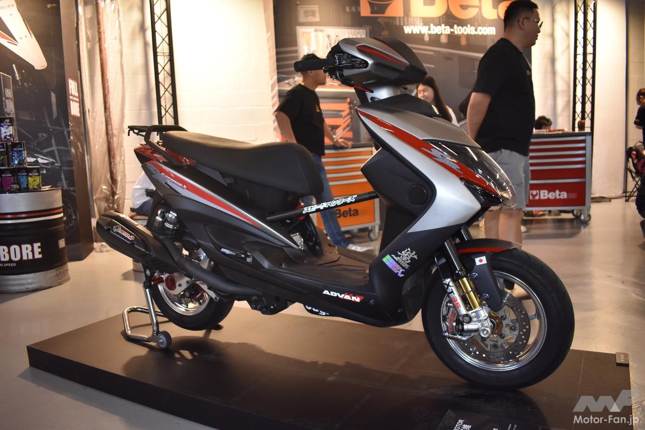 台湾で開催されたカスタムショーに出展されたシグナスXは3世代のパーツ