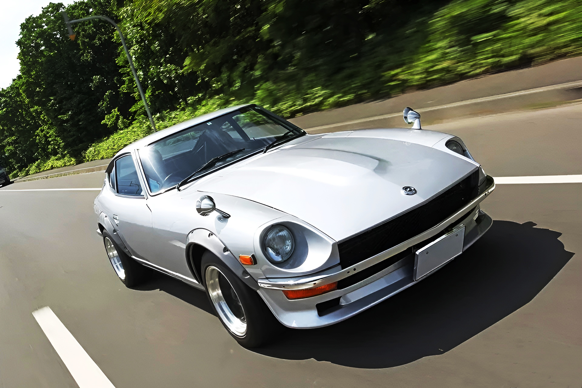 これが令和の旧車像!?」快適性に振り切った240Zが凄すぎる！ | Motor