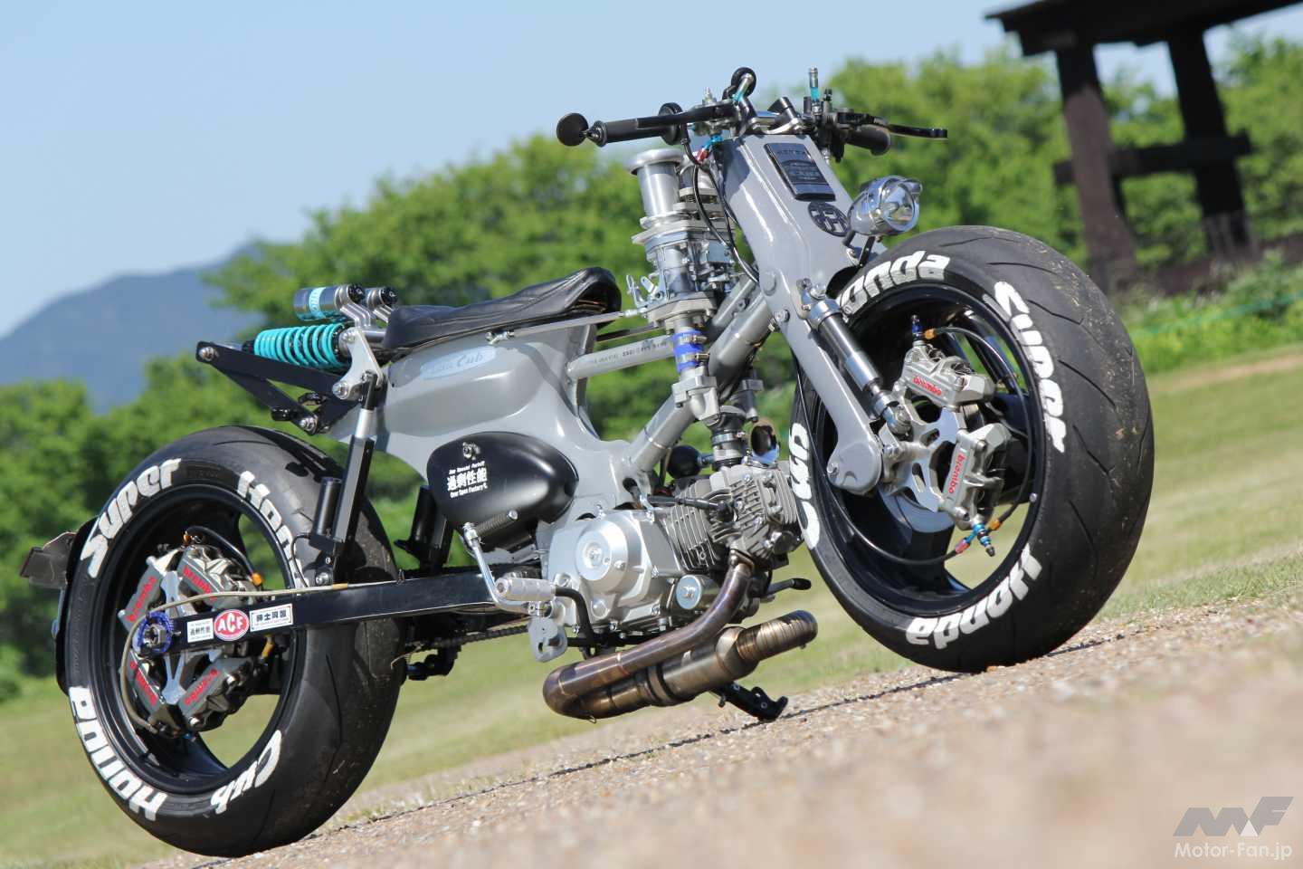 四輪用ダウンドラフトを125ccで!?】ZX-12Rホイールまで投入した“過剰