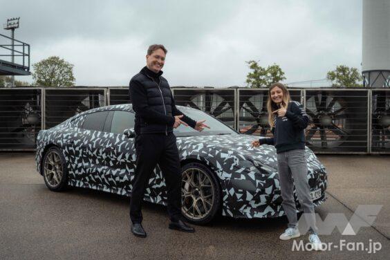「メルセデス AMG GT 4ドア クーペ」量産仕様をテストした、メルセデス・ベンツのオラ・ケレニウスCEOとドリアーヌ・ピン。