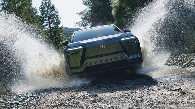 フル電動SUV「レクサス TZ 450e」の走行シーン。