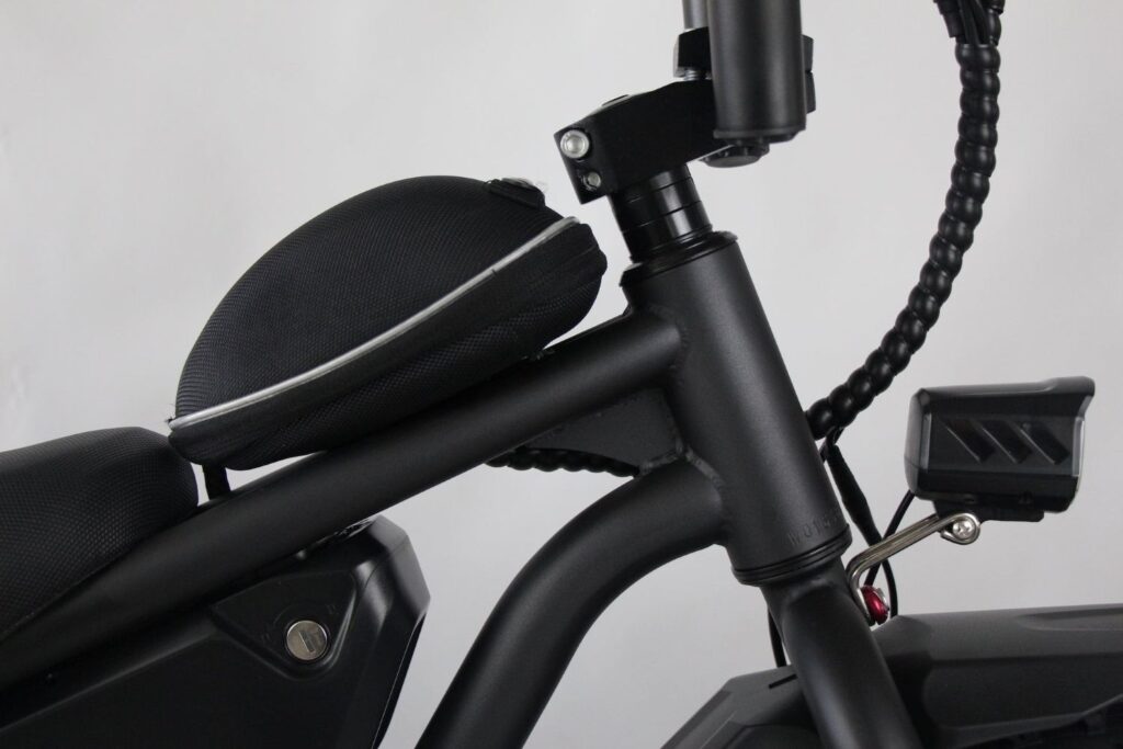 免許不要！ 太タイヤ系特定小型原付に新色マットシルバー登場 | Motor