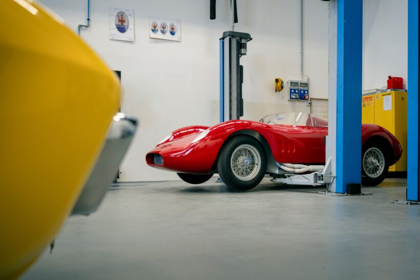 マセラティ200Sは1955年から1957年にかけて30台が製造された2シーターのレーシングカー。