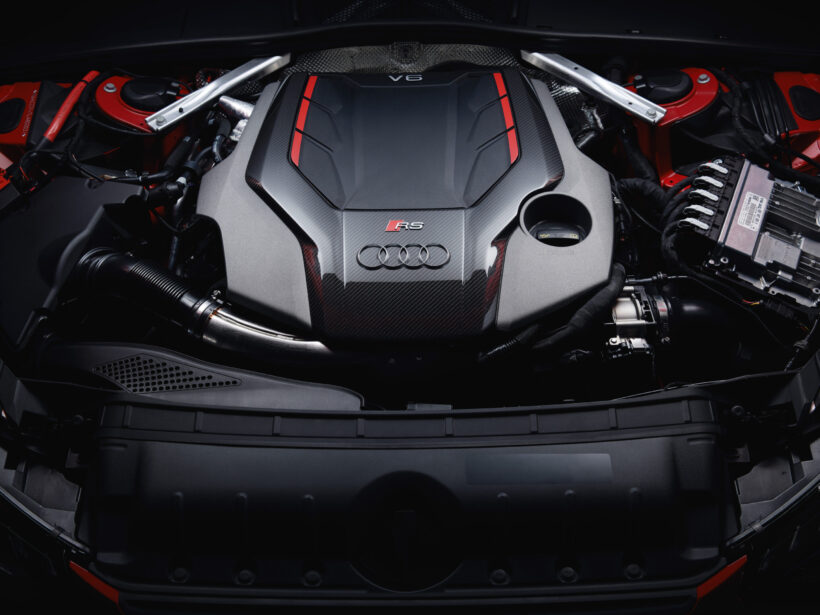 高性能仕様のアウディ RS4 Avantには450馬力を発生する3.0リッターV6エンジンが搭載された。