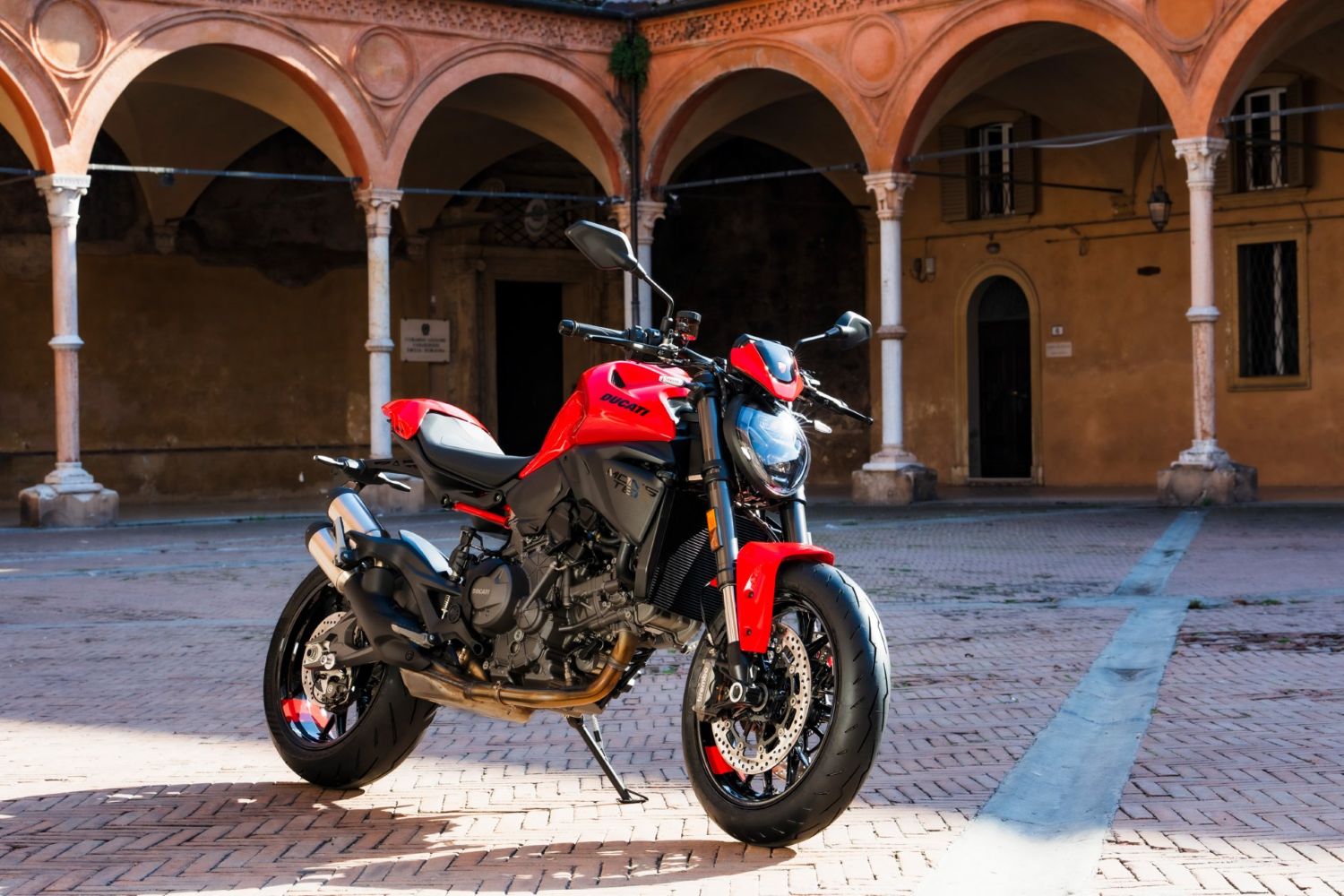 ドゥカティ新型モンスター発売|890cc新開発V2搭載、175kgまで軽量化 ドゥカティ新型モンスター発売|890cc新開発V2搭載、175kgまで軽量化