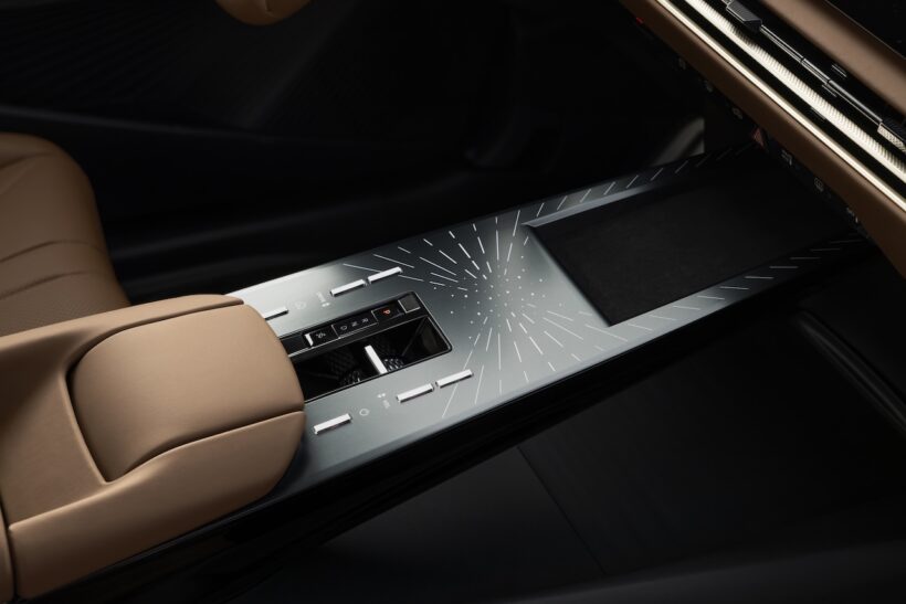 新世代フル電動フラッグシップ「DS N°8」のインテリア。