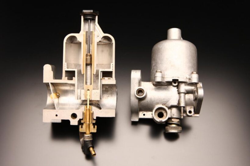 6気筒で2機取り付けられるSUは、4気筒でも2機。一つのキャブで多数のシリンダーを受け持つことが多い。一つのSUをバラしてみるとこのような構造になっている