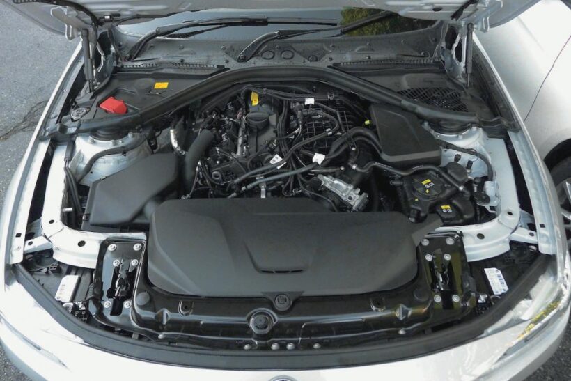新：B48B20A　ツインスクロール・ターボ、燃料筒内直接噴射、バルブトロニック、ダブルVANOSなど、BMWのガソリンエンジン技術のすべてを搭載。シリンダーブロックがクローズドデッキになった。