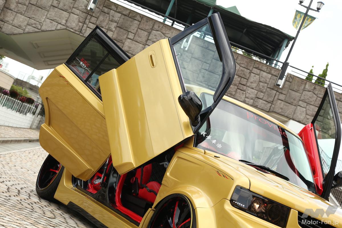 迫力満点の4枚ガルウイングドア！　bBの車格が何倍にもアップする「インパクトVIP!!」規格外！