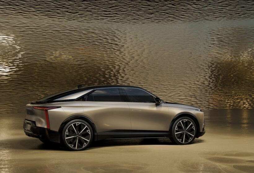 新世代フル電動フラッグシップ「DS N°8」のエクステリア。