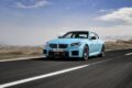 新型「BMW M2 M xDrive」の走行シーン。