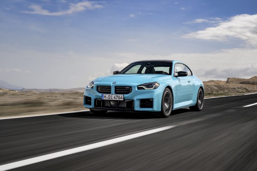 新型「BMW M2 M xDrive」の走行シーン。