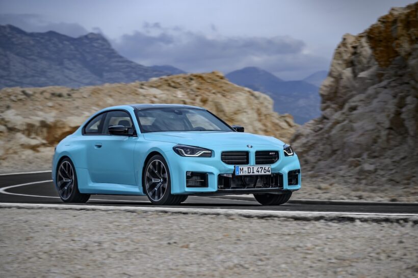 新型「BMW M2 M xDrive」の走行シーン。