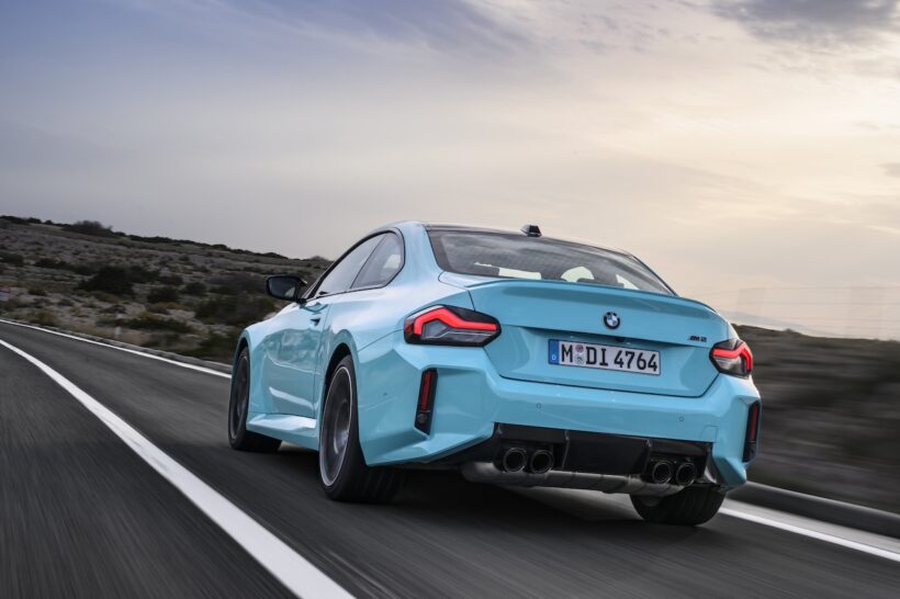 新型「BMW M2 M xDrive」の走行シーン。