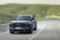 新型「アウディ Q7」の走行シーン。