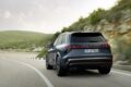 新型「アウディ Q7」の走行シーン。
