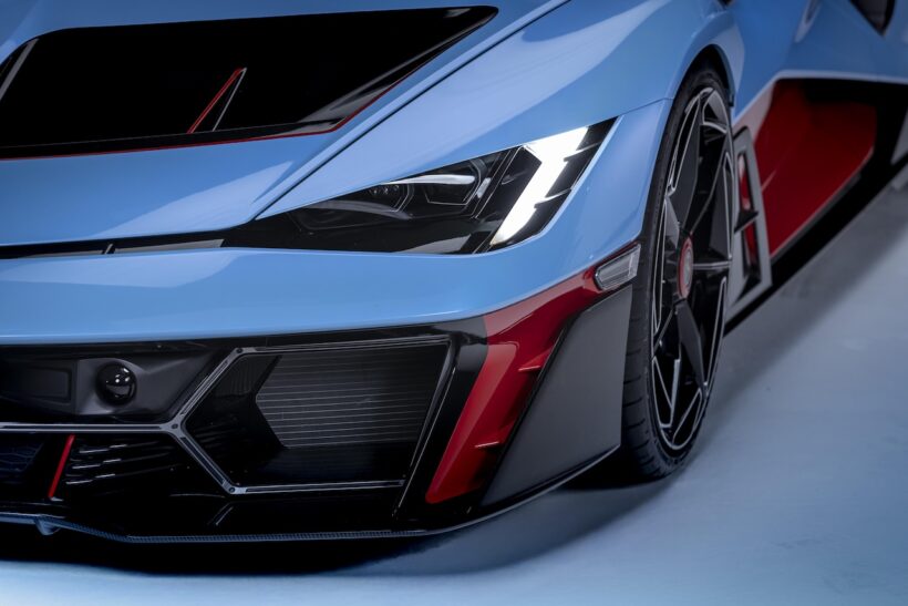フューオフモデル最新作「ランボルギーニ フェノメノ ロードスター」のエクステリア。