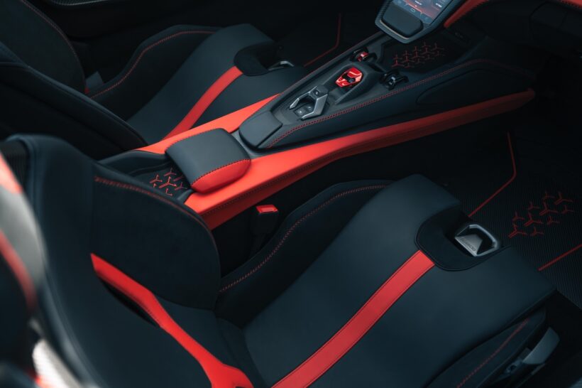 フューオフモデル最新作「ランボルギーニ フェノメノ ロードスター」のコクピット。