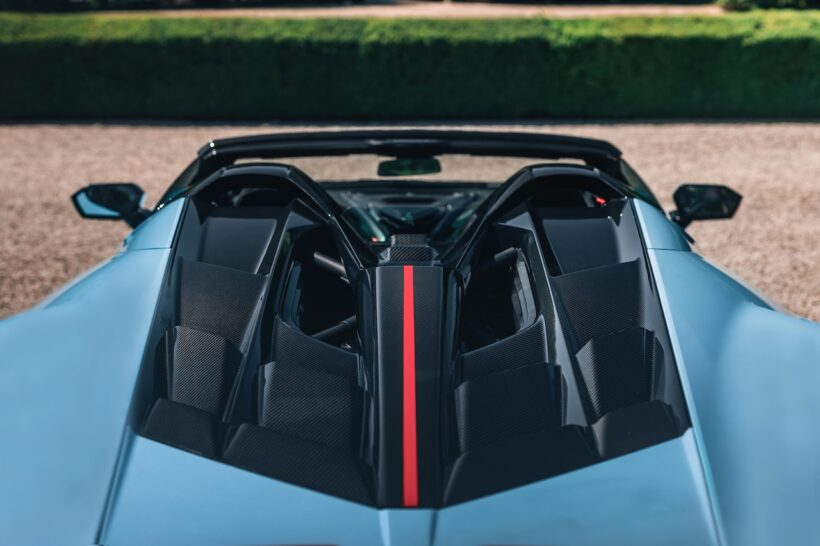 フューオフモデル最新作「ランボルギーニ フェノメノ ロードスター」のコクピット。