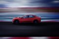 「BMW M コンセプト ノイエ クラッセ」の走行シーン。