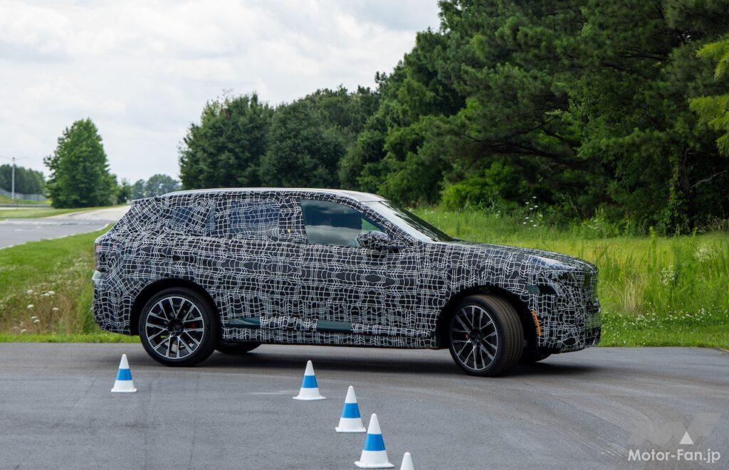 厳重なカモフラージュ偽装が施された状態ながらも、新型X5がメディアに公開された。