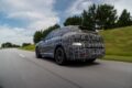 厳重なカモフラージュ偽装が施された状態ながらも、新型X5がメディアに公開された。