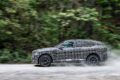 厳重なカモフラージュ偽装が施された状態ながらも、新型X5がメディアに公開された。