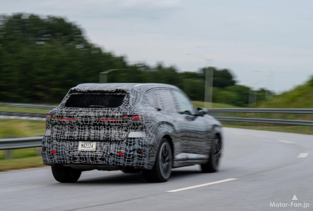 厳重なカモフラージュ偽装が施された状態ながらも、新型X5がメディアに公開された。