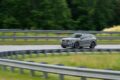 厳重なカモフラージュ偽装が施された状態ながらも、新型X5がメディアに公開された。