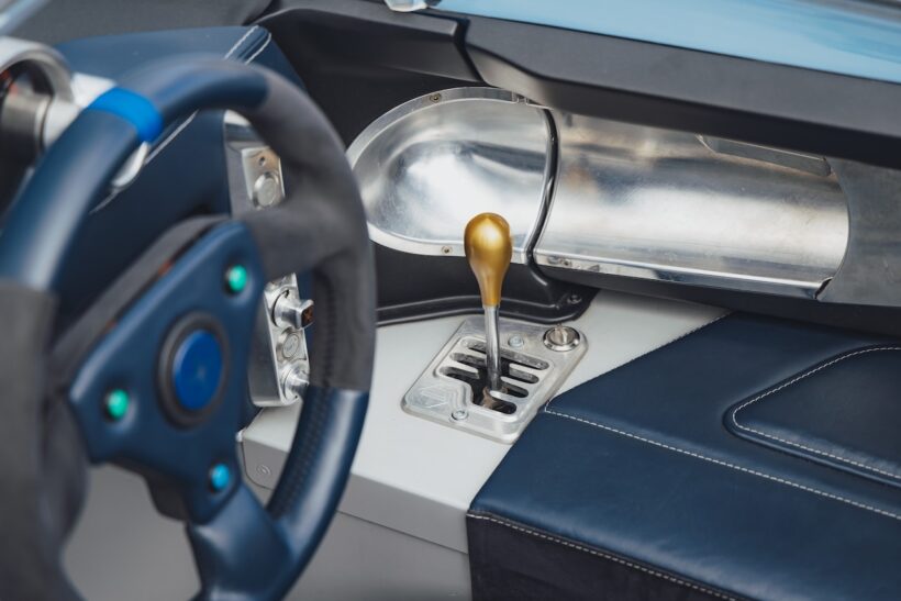 150台限定のオープンスポーツ「ニコルズ N1A」のコクピット。