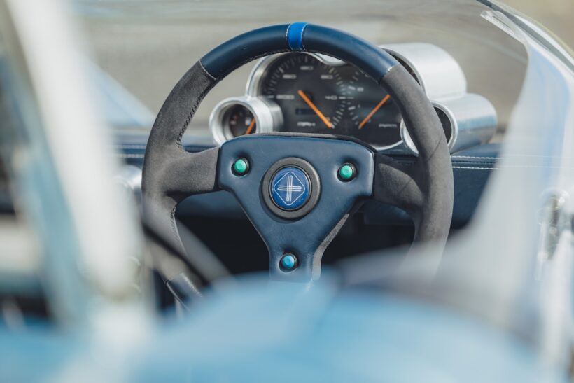 150台限定のオープンスポーツ「ニコルズ N1A」のコクピット。