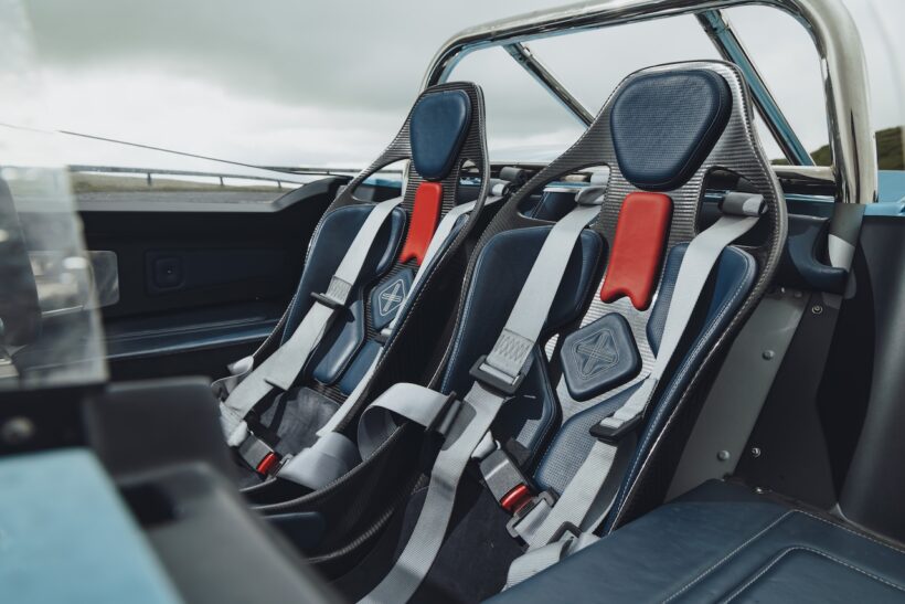 150台限定のオープンスポーツ「ニコルズ N1A」のコクピット。