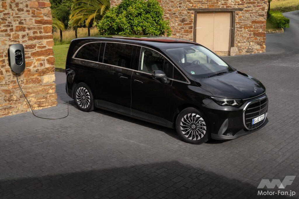 フル電動MPV「メルセデス・ベンツ VLE」の充電シーン。