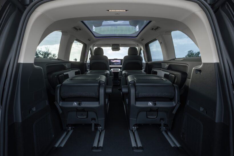 フル電動MPV「メルセデス・ベンツ VLE」のラゲッジスペース。