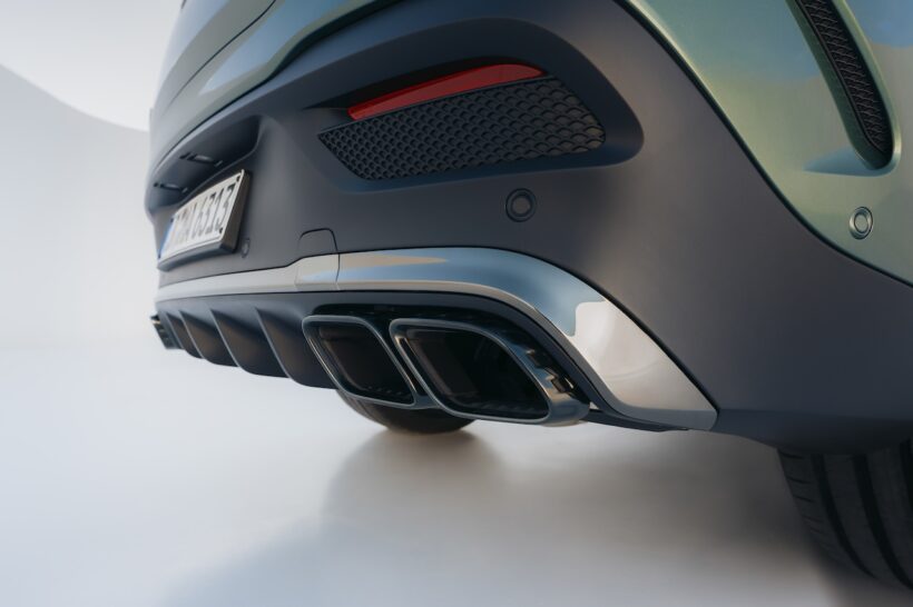 4.0リッターV型8気筒ツインターボの特徴的なエンジンサウンドを演出する「AMGパフォーマンス・エキゾーストシステム」が新たに開発された。