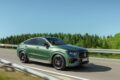 内外装とパワーユニットに改良が施された「メルセデス AMG GLS 63 4MATIC+ クーペ」の走行シーン。