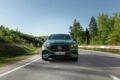 内外装とパワーユニットに改良が施された「メルセデス AMG GLS 63 4MATIC+ クーペ」の走行シーン。