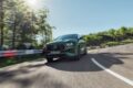 内外装とパワーユニットに改良が施された「メルセデス AMG GLS 63 4MATIC+」の走行シーン。