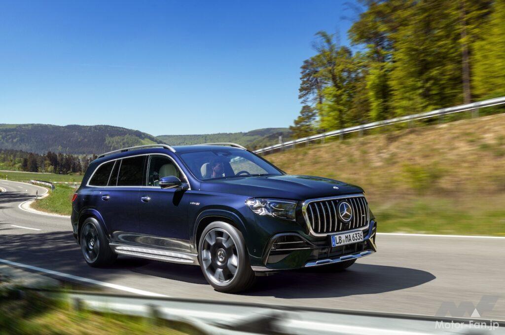 内外装とパワーユニットに改良が施された「メルセデス AMG GLS 63 4MATIC+」の走行シーン。