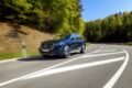 内外装とパワーユニットに改良が施された「メルセデス AMG GLS 63 4MATIC+」の走行シーン。