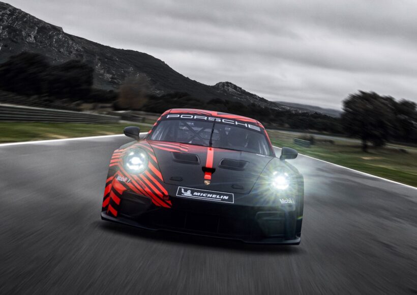 GT4規定で開発されたカスタマー向け新型レーシングカー「ポルシェ 911 GT4 R」。