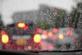 雨の中の車内